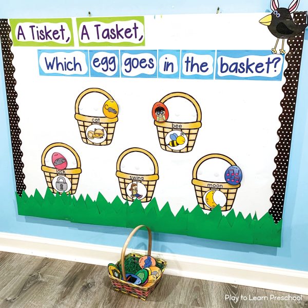 Rhyming Baskets: Interactive Preschool Bulletin Board - Play to Learn ...