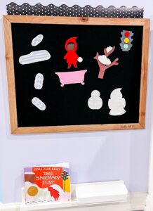 he Snowy Day felt board with character and winter scene pieces for preschool story retelling.